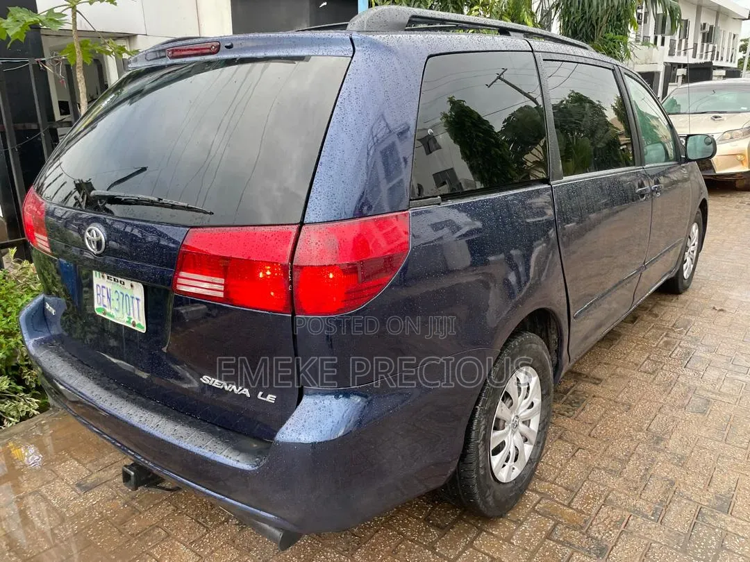 Toyota Sienna 2004 Blue