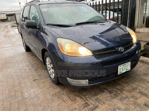 Toyota Sienna 2004 Blue