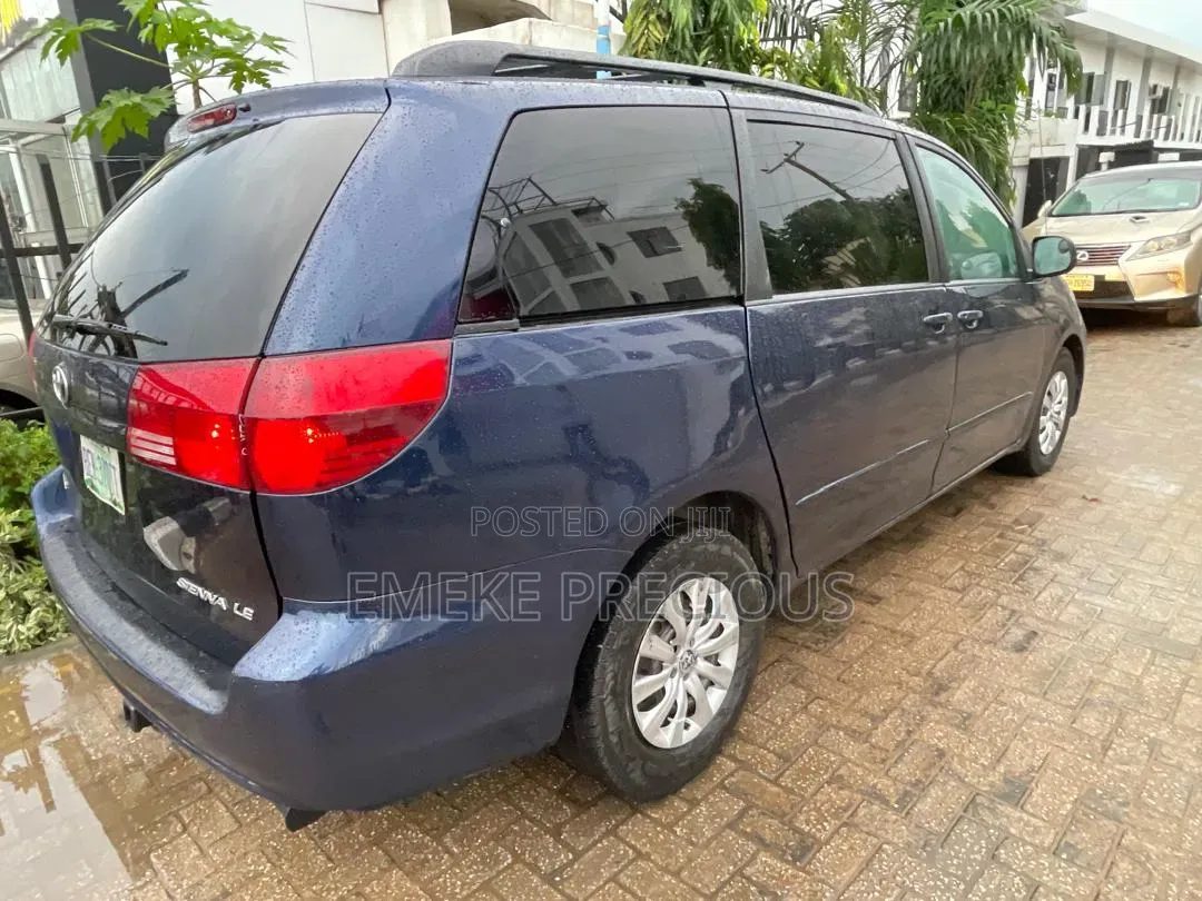 Toyota Sienna 2004 Blue