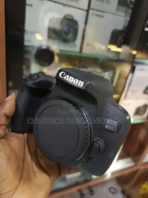 Canon Eos R100