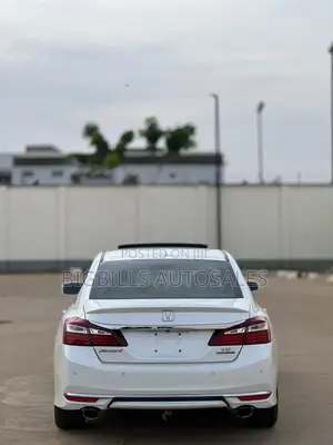 Honda Accord Touring V6 4dr Sedan FWD (3.5L 6cyl 6A) 2017 White