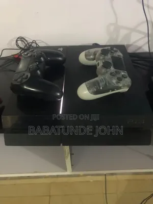 Sony PS4 With 2 Wireless Keypad