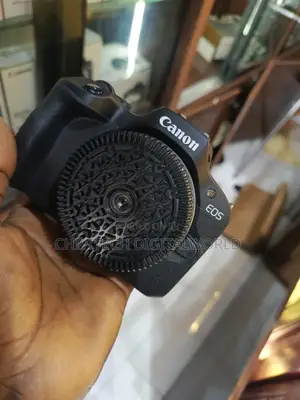 Canon Eos R100