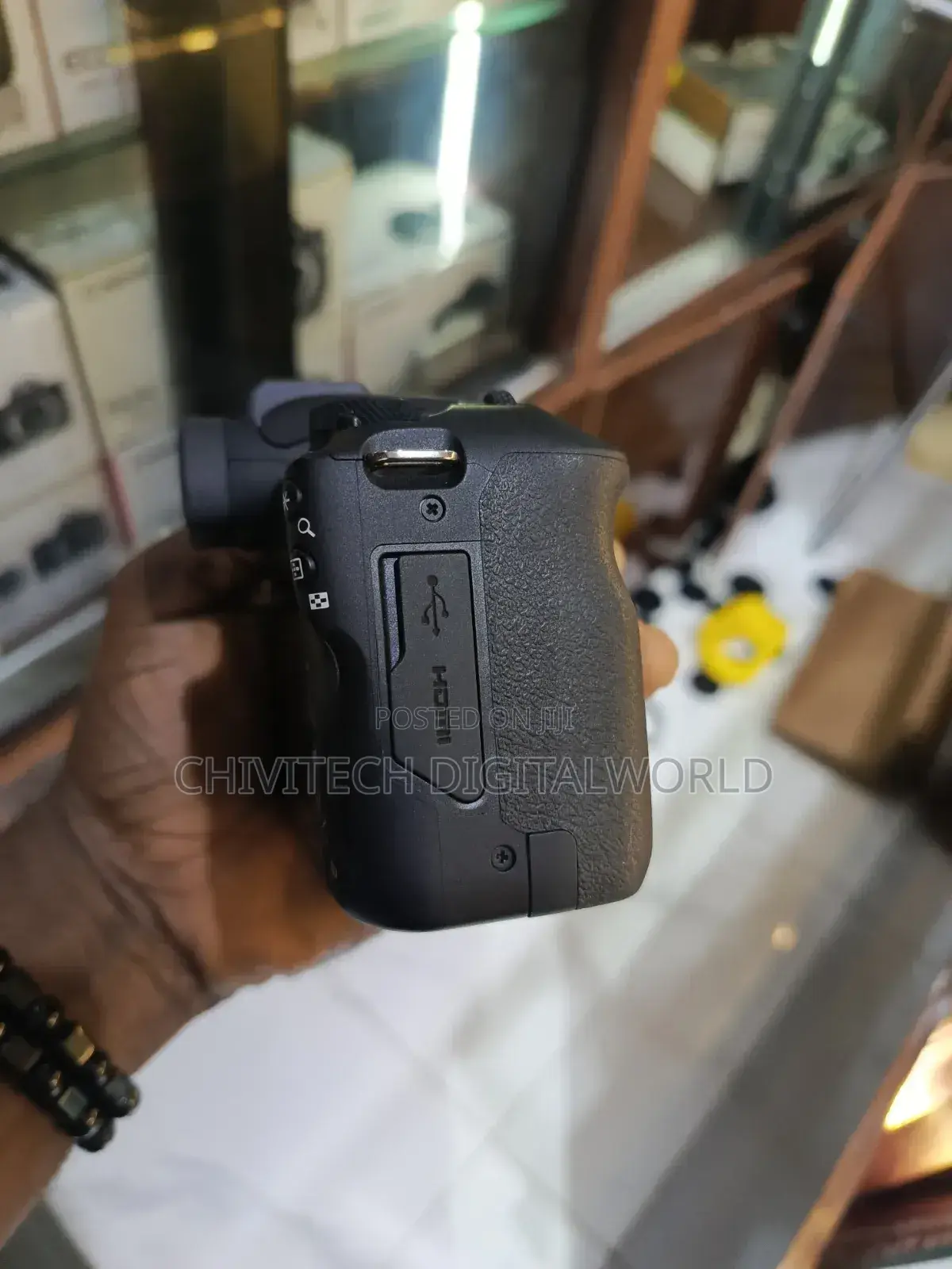 Canon Eos R100