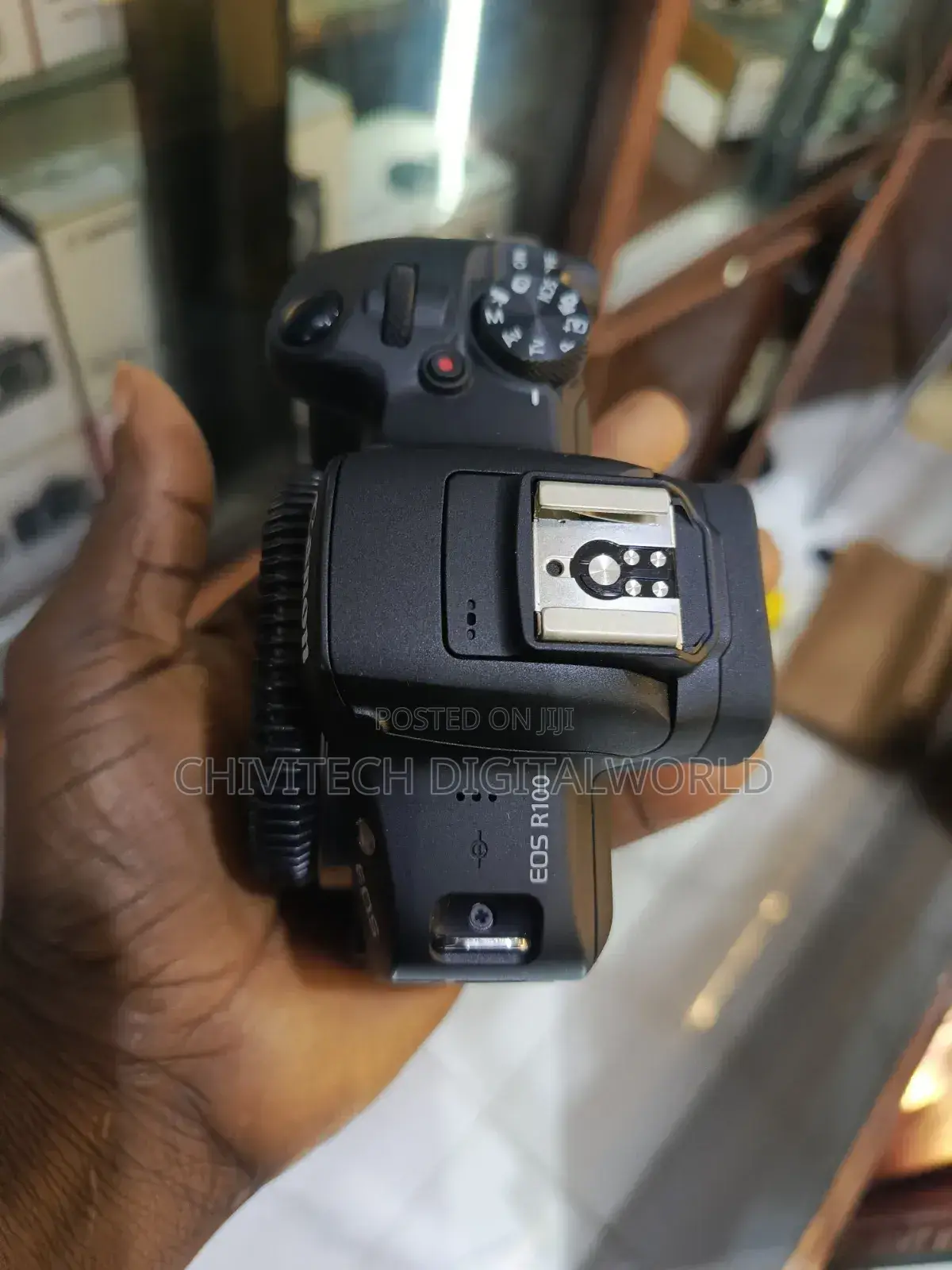 Canon Eos R100