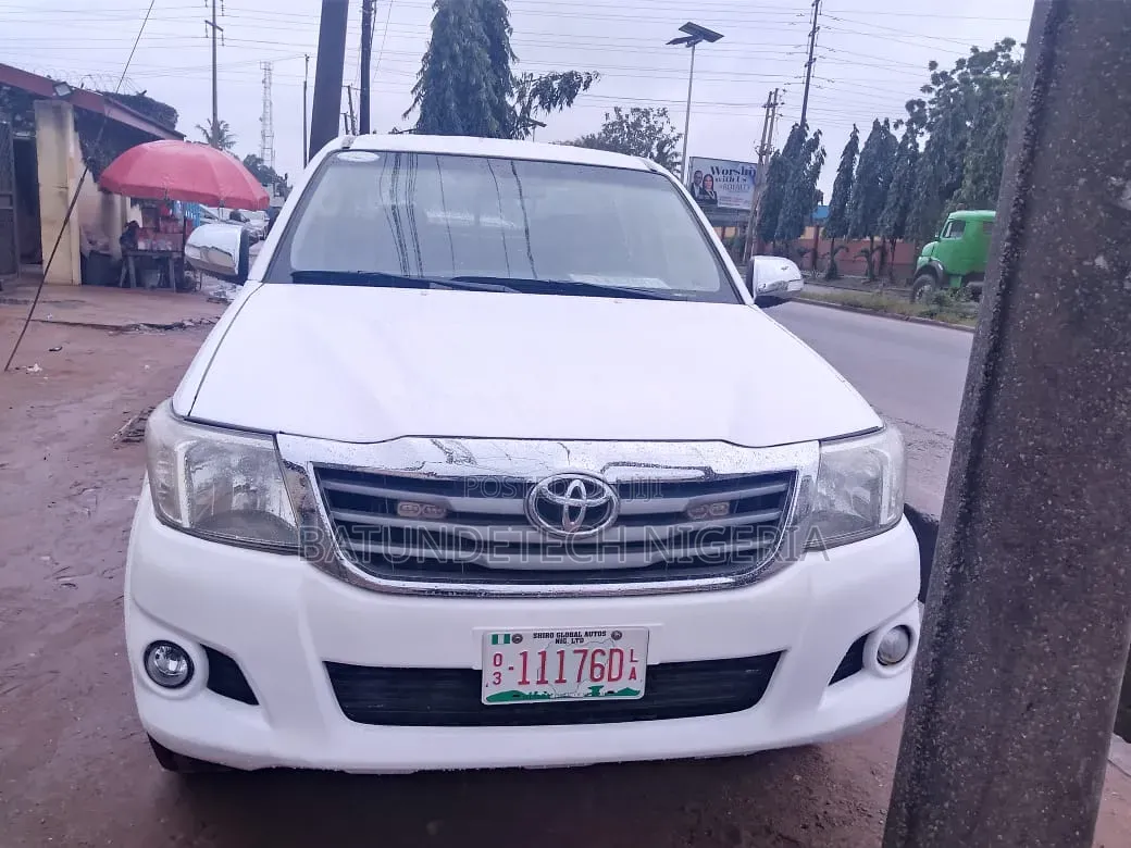 Toyota Hilux 2013 White