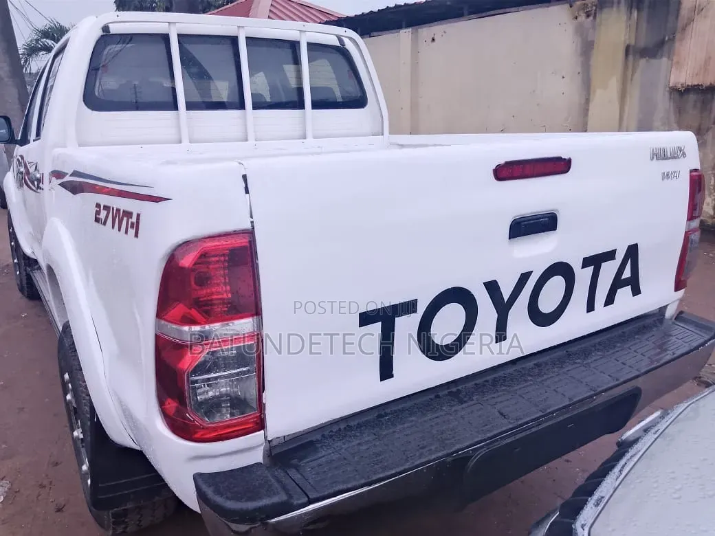 Toyota Hilux 2013 White