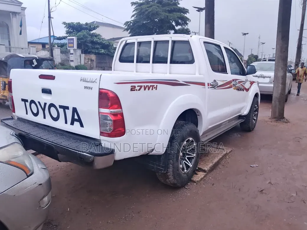 Toyota Hilux 2013 White