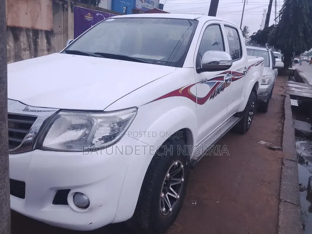 Toyota Hilux 2013 White