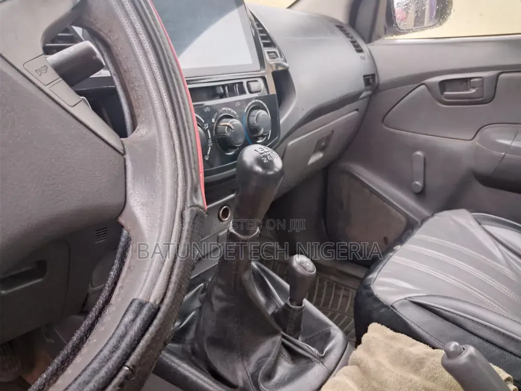 Toyota Hilux 2013 White