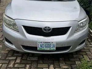 Toyota Corolla LE 4dr Sedan (1.8L 4 cyl 4A) 2009 Silver