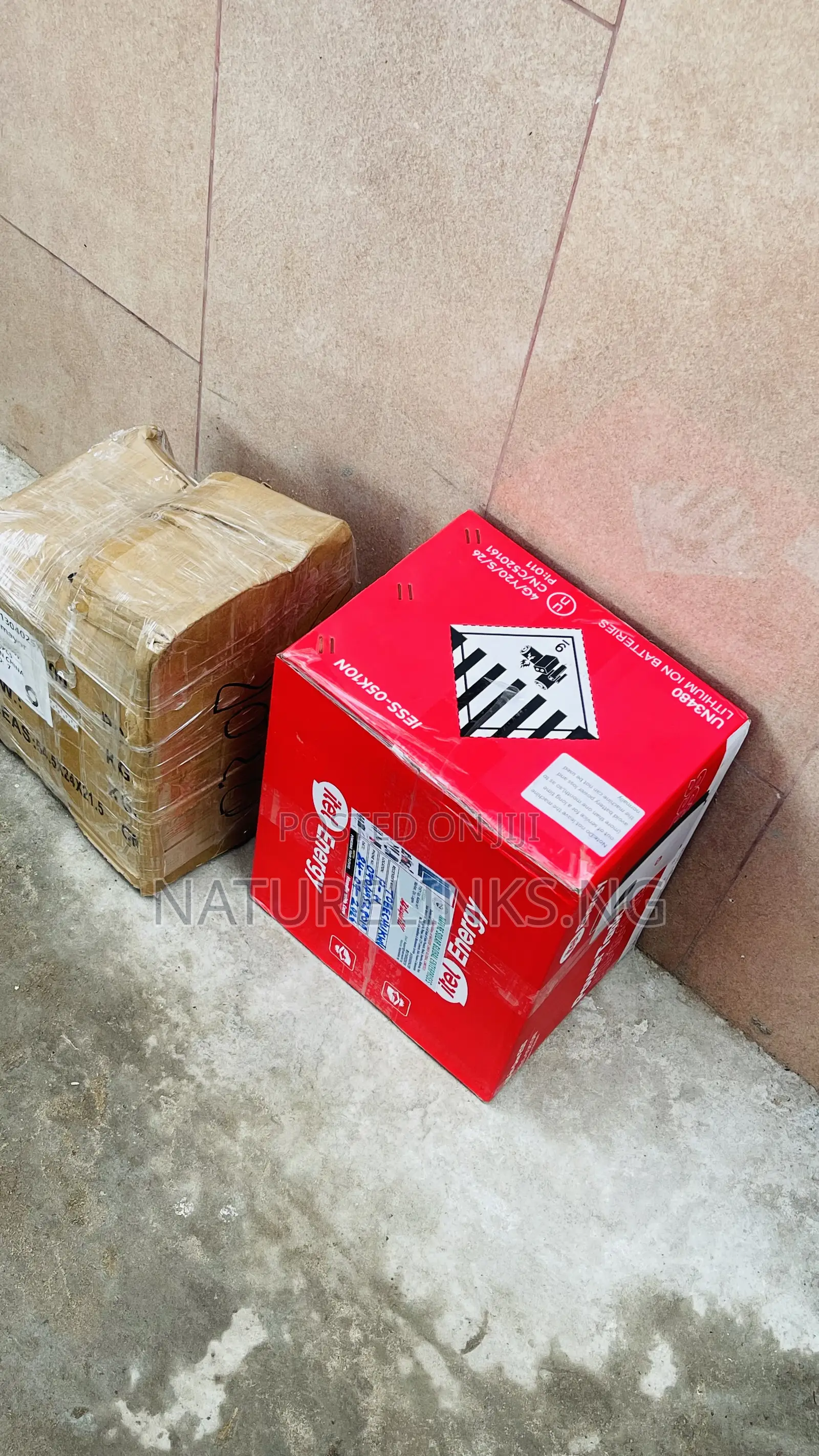 Itel Power Tank + 500W Solar Panel
