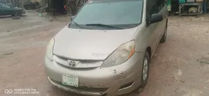Toyota Sienna 2005 Gold