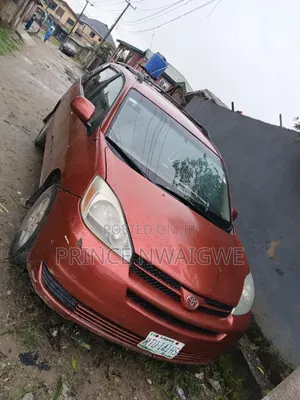 Toyota Sienna 2005 Red