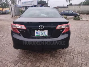 Toyota Camry LE 4dr Sedan (2.5L 4cyl 6A) 2014