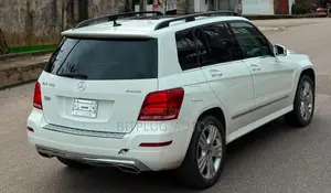 Mercedes-Benz GLK-Class Base GLK 350 4dr AWD 4MATIC (3.5L 6cyl 7A) 2015