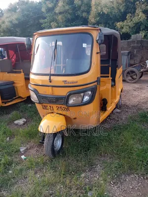 Bajaj RE 2023