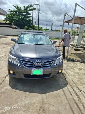 Toyota Camry XLE 4dr Sedan (2.5L 4cyl 6AM) 2010 Gray
