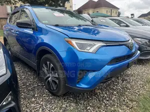Toyota RAV4 LE AWD (2.5L 4cyl 6A) 2017 Blue