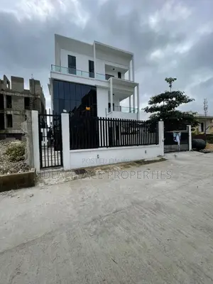 5bdrm Duplex in Chevron for sale