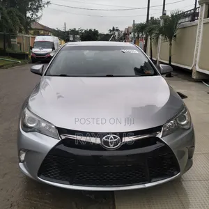Toyota Camry 2017 Silver