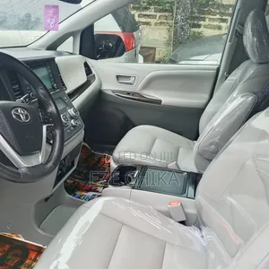 Toyota Sienna 2020 White