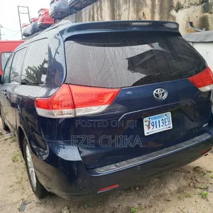 Toyota Sienna 2013 Blue