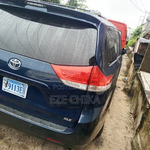 Toyota Sienna 2013 Blue