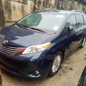 Toyota Sienna 2013 Blue