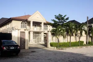 10bdrm House in Lekki for sale
