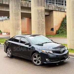 Toyota Camry SE V6 4dr Sedan (3.5L 6cyl 6A) 2013