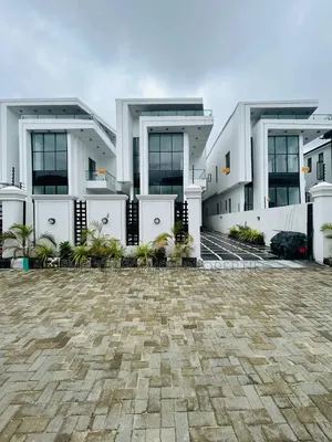 5bdrm House in Off Lekki-Epe Expressway for sale
