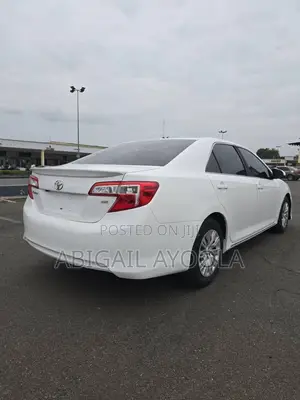 Toyota Camry SE 4dr Sedan (2.5L 4cyl 6A) 2012 White