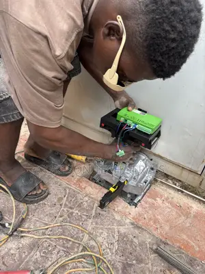 Ultra-Quiet Remote Control Sliding Gate Opener Engine Installation