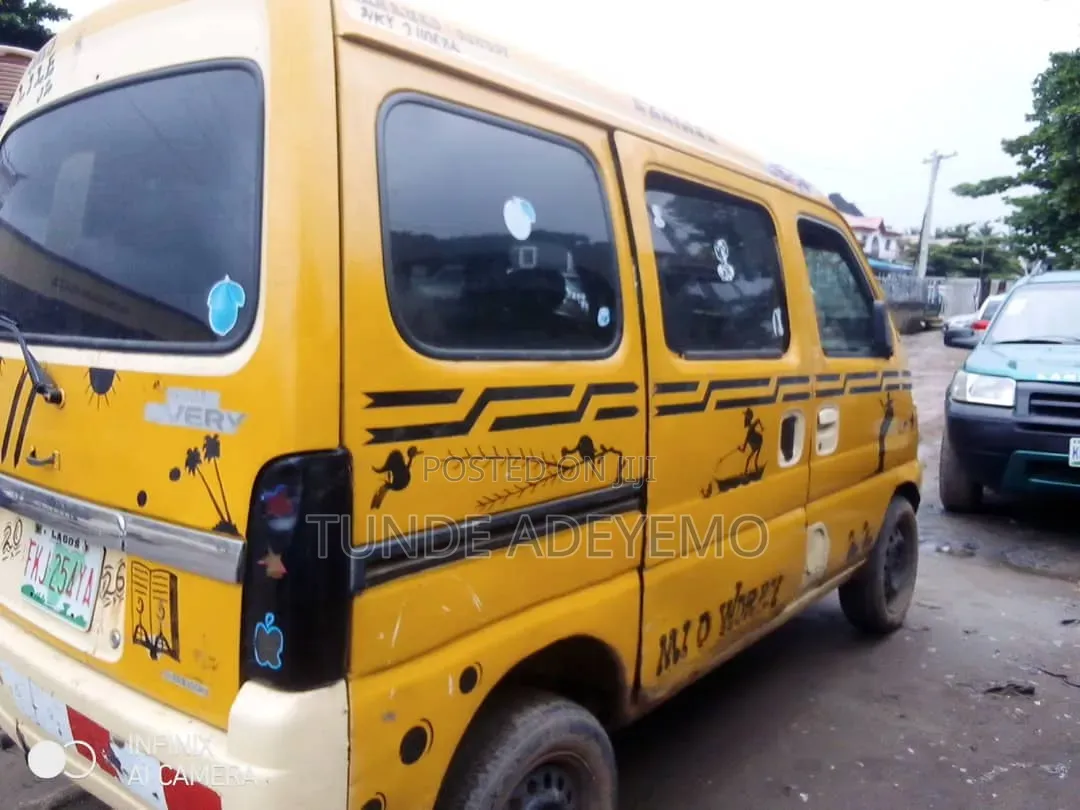 Suzuki Every 2002 Yellow