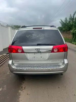 Toyota Sienna 2007 Gold