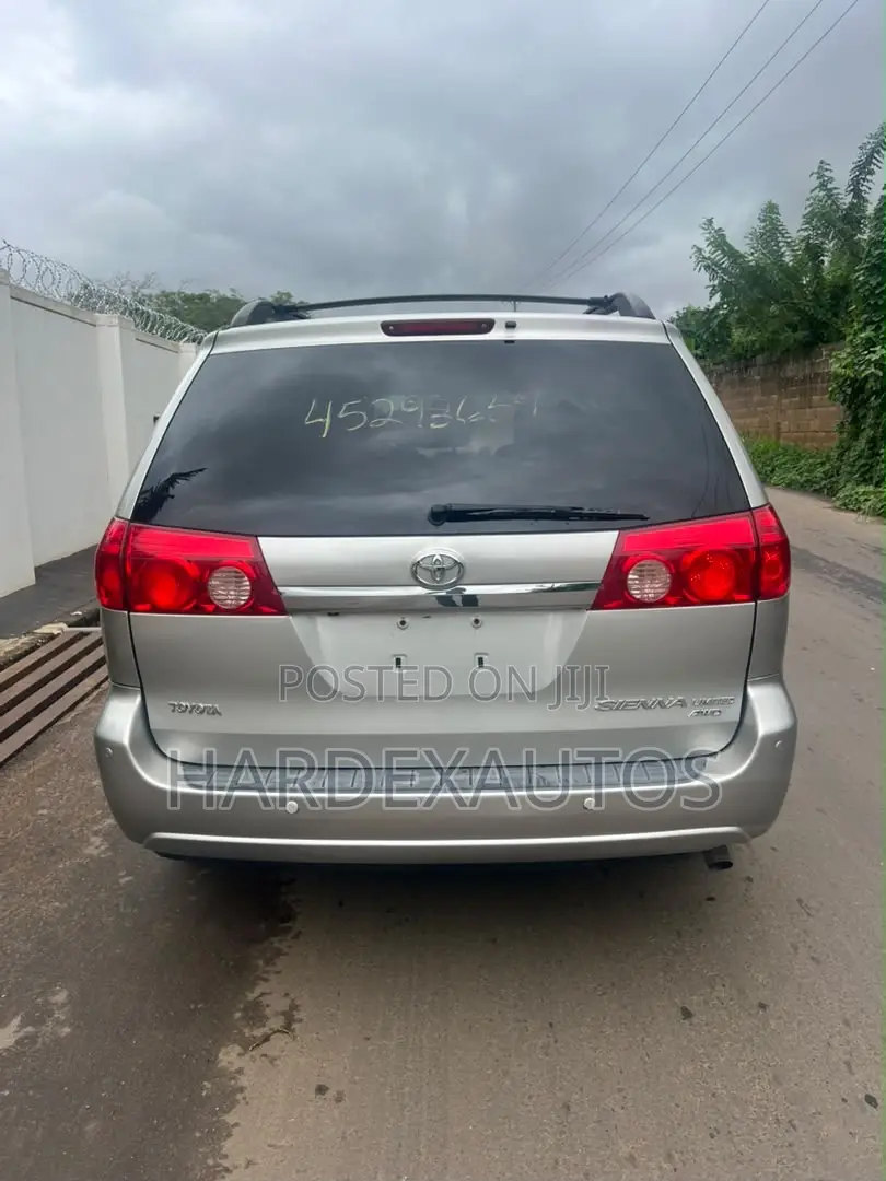 Toyota Sienna 2007 Gold