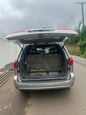 Toyota Sienna 2007 Gold
