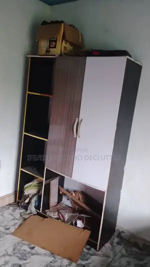 Wardrobe With Shelve