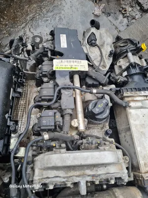 Complete Engine for Mercedes Benz 205 Model 4 Plugs