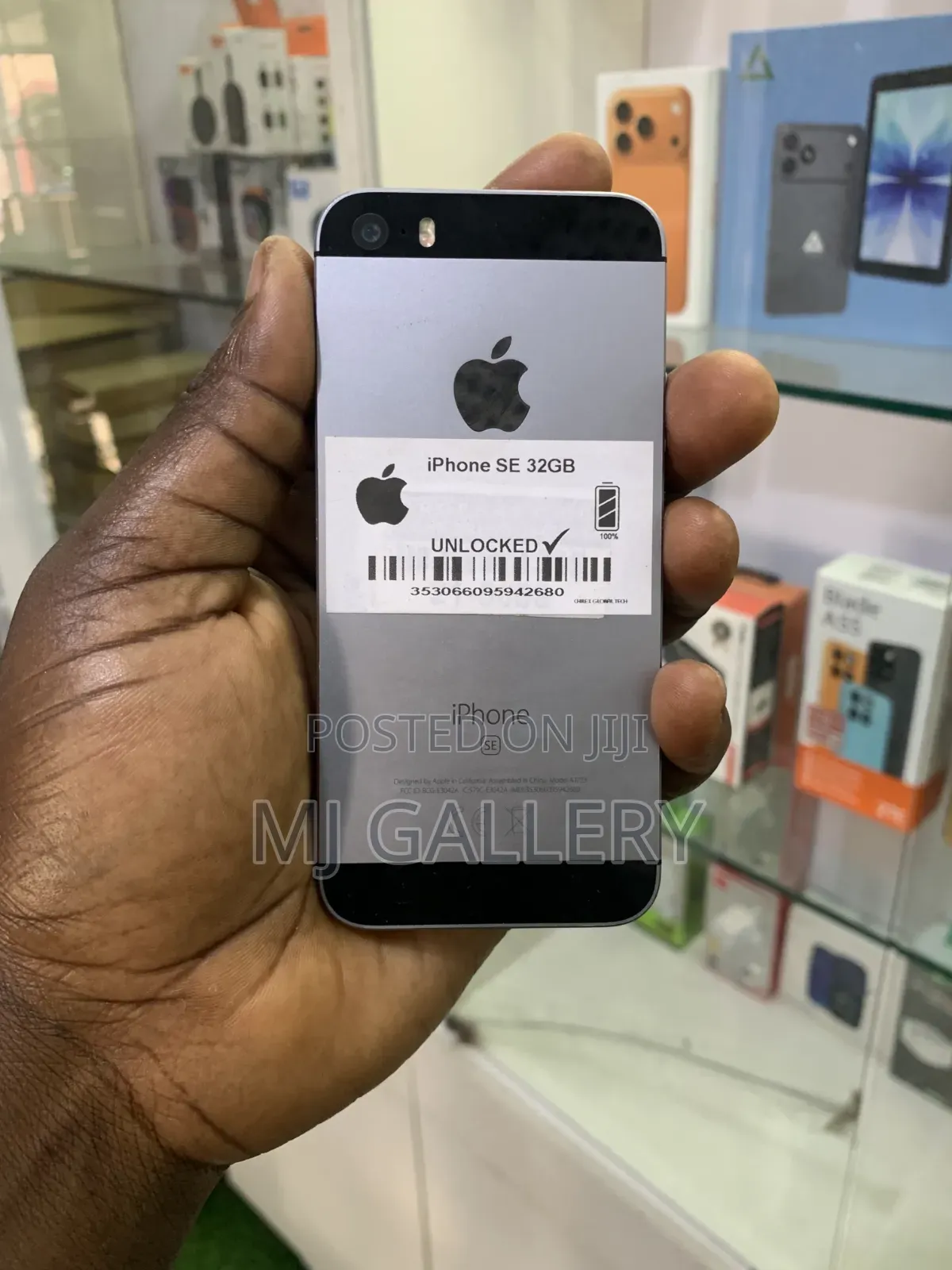 Apple iPhone SE 32 GB Black