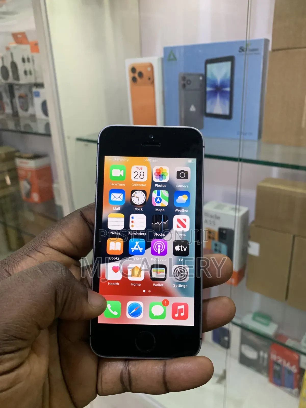 Apple iPhone SE 32 GB Black