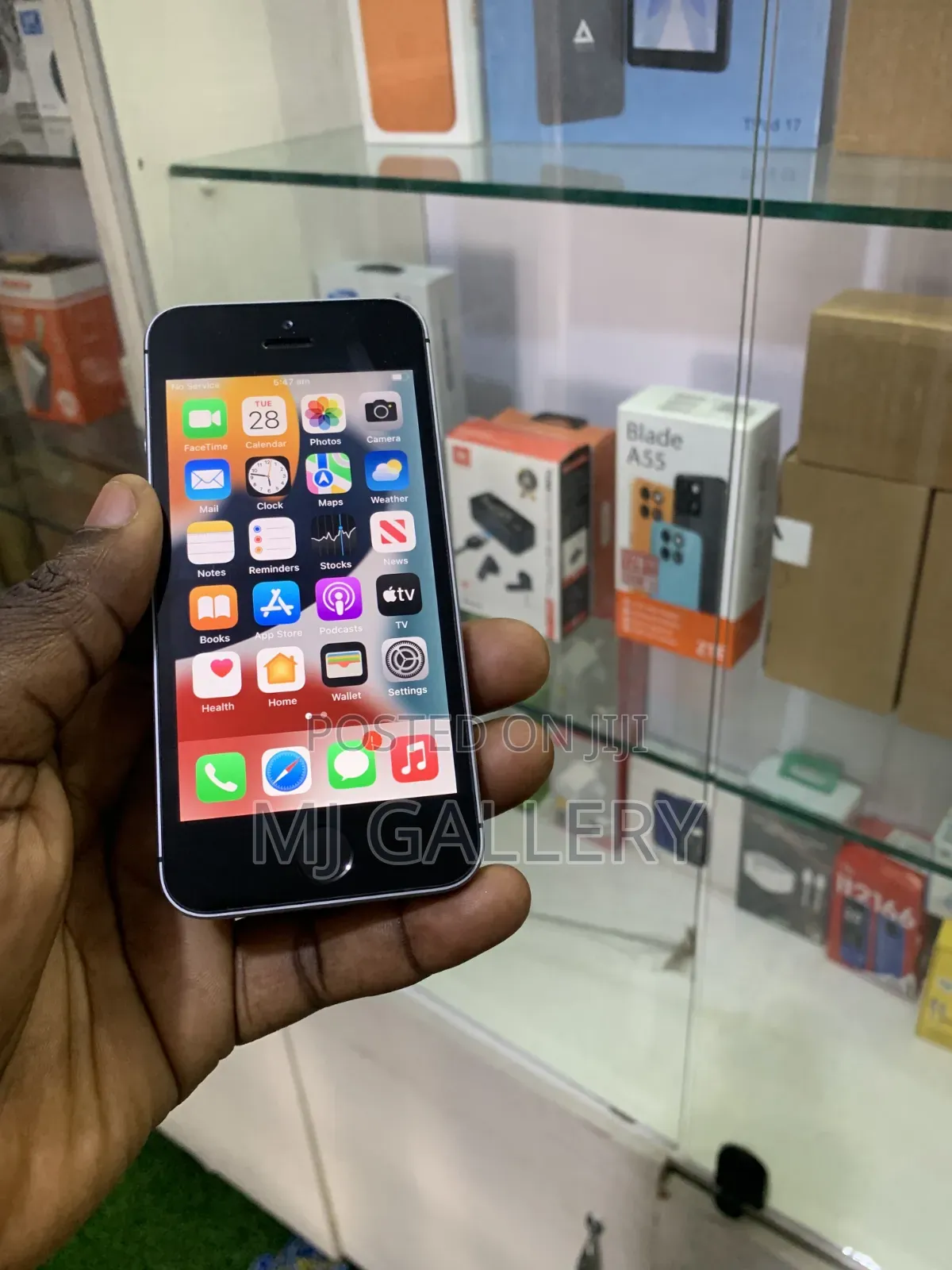 Apple iPhone SE 32 GB Black