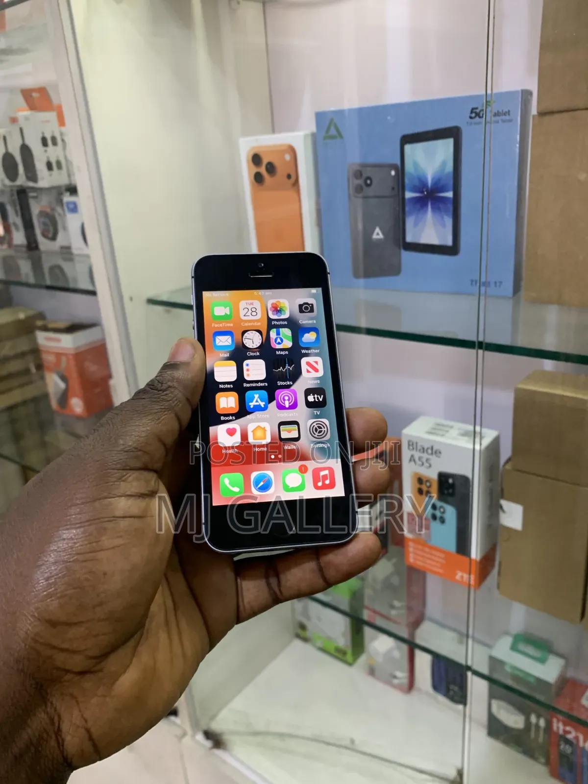 Apple iPhone SE 32 GB Black