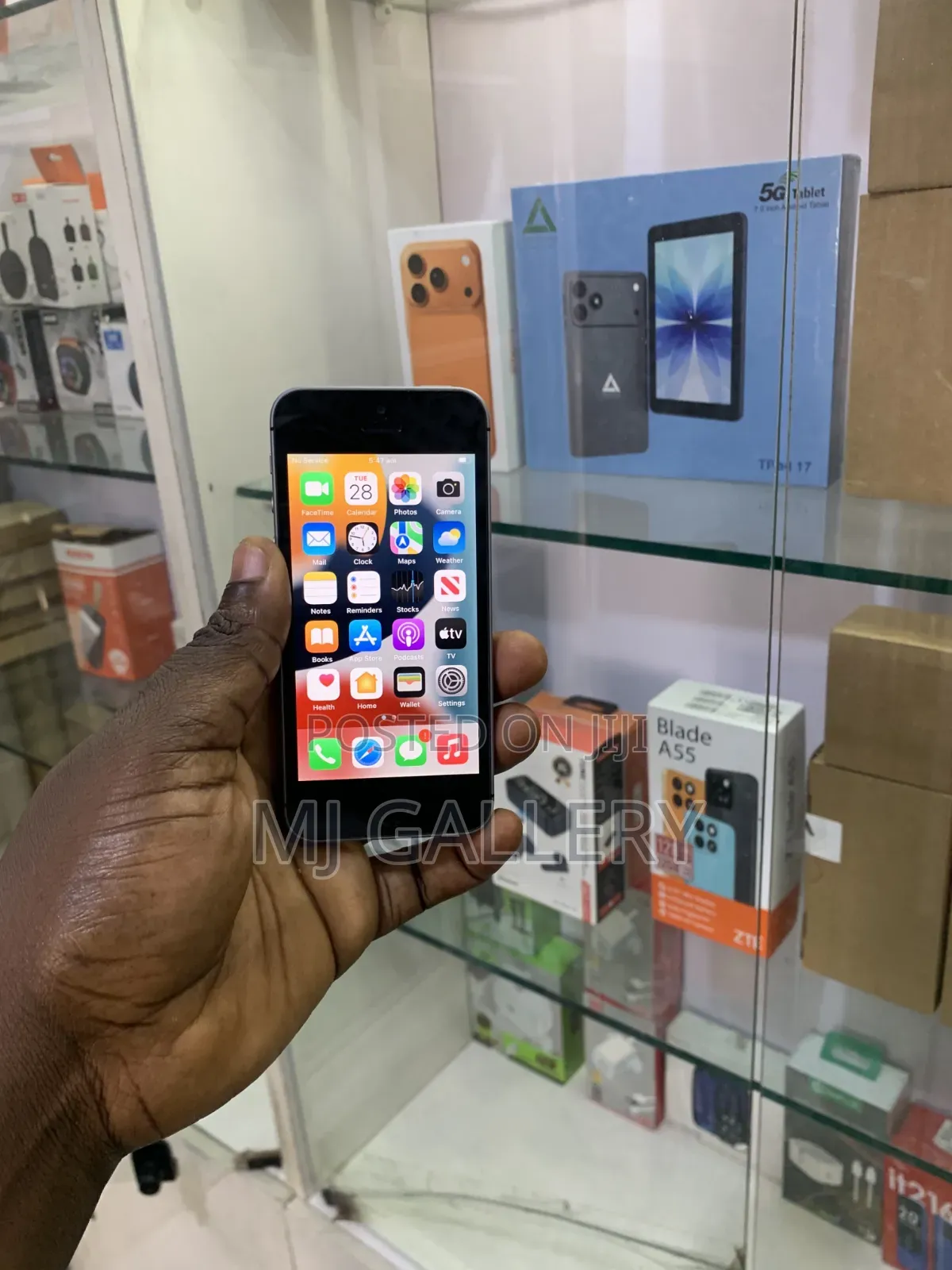 Apple iPhone SE 32 GB Black