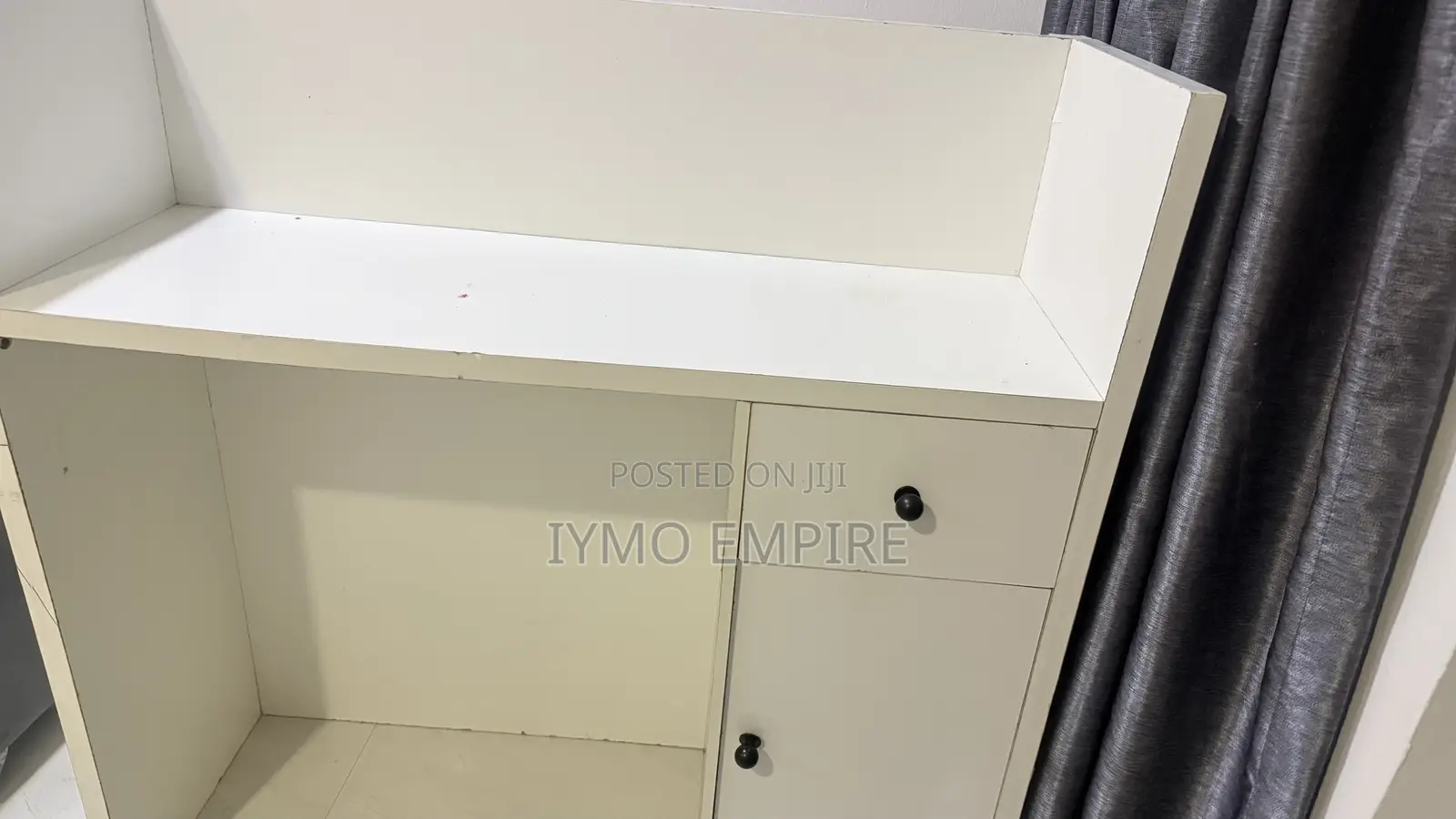 Reception Boutique Desk