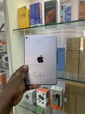Apple iPad mini 4 128 GB Black
