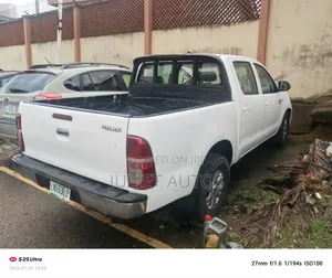 Toyota Hilux 2012 White