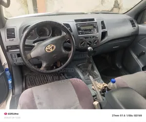 Toyota Hilux 2012 White