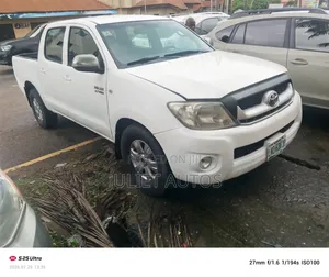 Toyota Hilux 2012 White